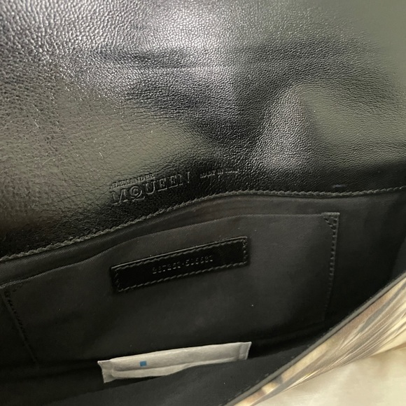 Alexander McQueen satin print clutch wallet - Picture 4 of 5